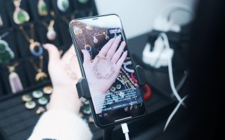 珠宝物品短视频制作 2025 珠宝直播电商爆火！这 8 大平台玩法揭秘，小白也能月入 10 万 +